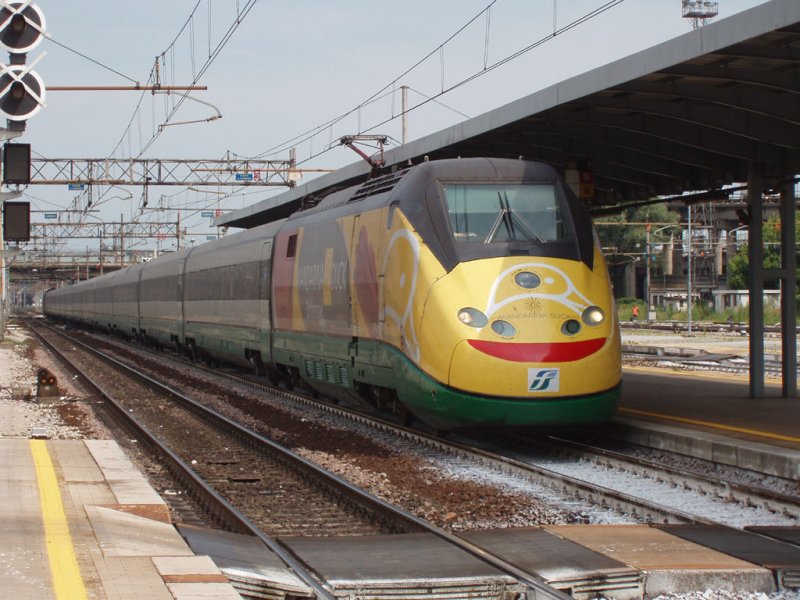 Ein ETR500 mit mehrstromigen Loks kommt in Venedig Mestre an