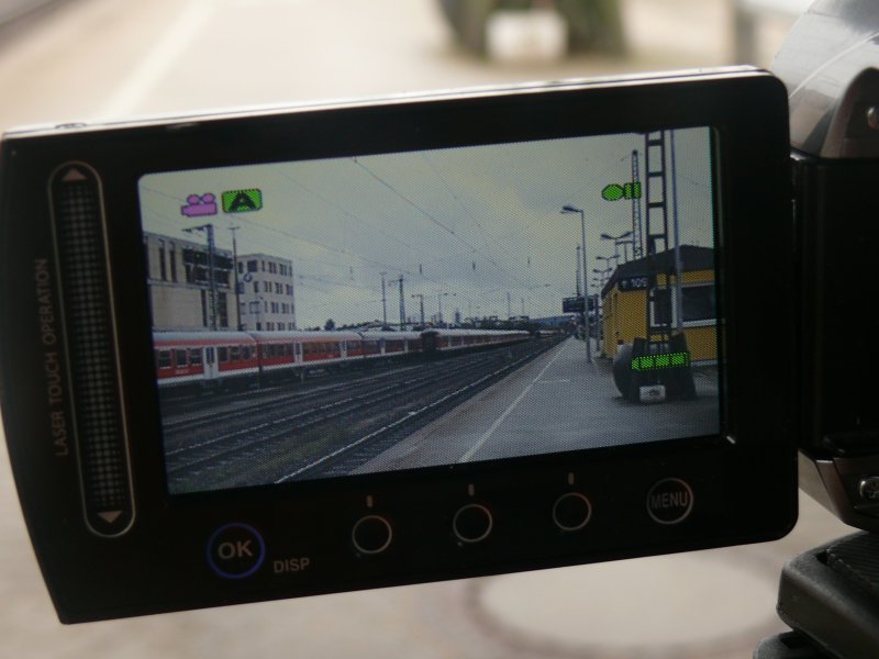 Ein etwas anderer Blick auf die abgestellten Wagen ;) Aufgenommen in Regensburg Hbf, 18.07.2009