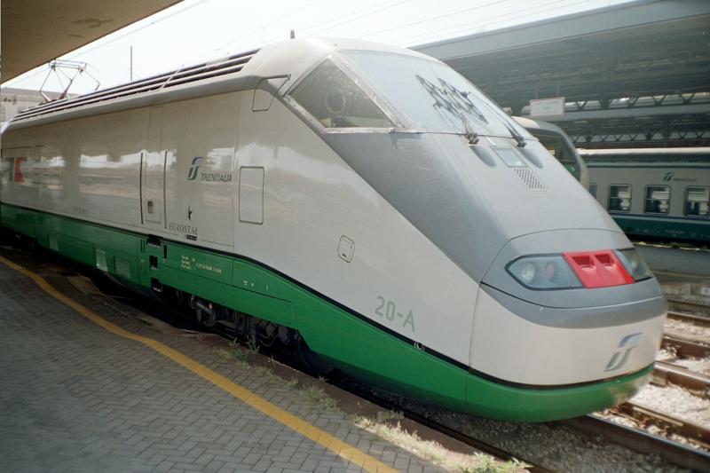 Ein Eurostar im Juli 2002 in Bologna Centrale