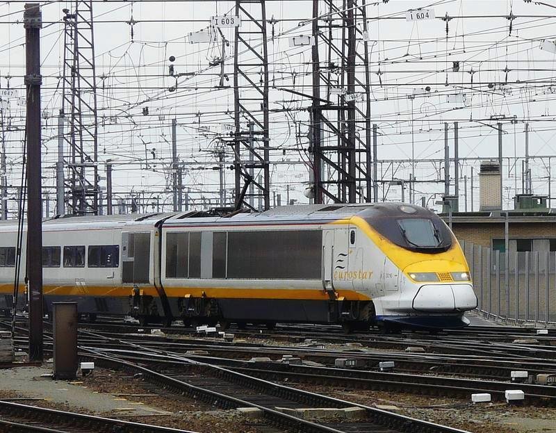 Ein Eurostar kommt am 09.03.08 aus Richtung London im Bahnhof von Bruxelles Midi an.