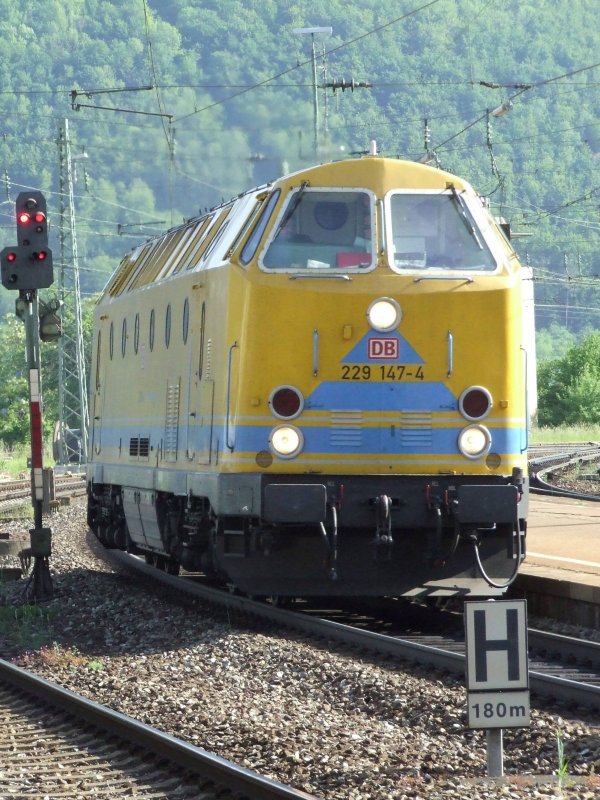 Ein Ex DDR  U-Boot  (229 147) durchfhrt Geislingen (Steige) am 13.05.2007