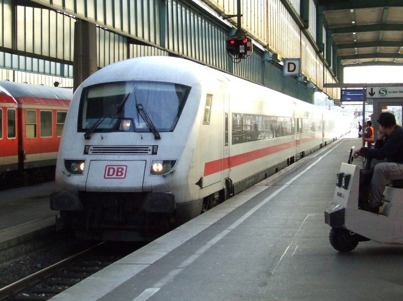 Ein Ex-Metropolitan IC fhrt in Stuttgart Hbf ein. Dieser Zug fuhr am Morgen des 19.06.2008 weiter nach Kln Hbf. (19.06.2008)