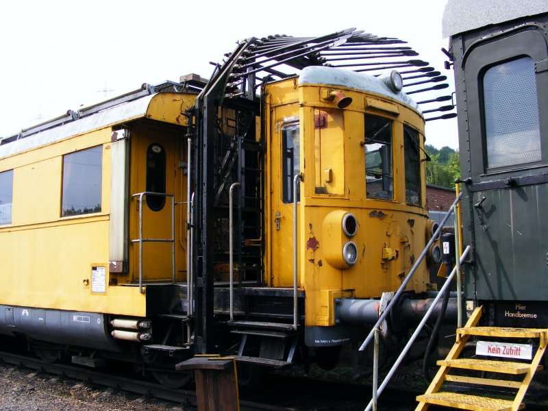 Ein Fahrerstand und die Messeinrichtung eines Tunnelmesswagens der DB-Baureihe 712 im Eisenbahnmuseum Bochum-Dalhausen am 25. Mai 2008. 