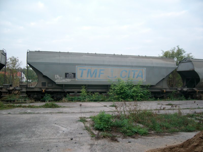 Ein franzsischer Getreidewagen in Bad Langensalza Ost.Er gehrt zu TMF CITA,Wg.-Nr. 33 RIV 87 SNCF 933 2 582-4, LP 14,84m, Eigengewicht 20500kg, Kapazitt 94ccm.