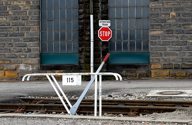 Ein, fr deutsche Betrachter, recht ungewhlicher Weichenstellhebel im BW-Luxemburg. April 2008