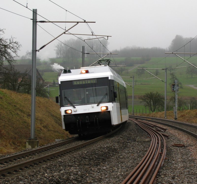Ein ganz normales Bild von einem ganz normalen Triebwagen. Wer erkennt die Besonderheit? RABe 526 681 bei der Einfahrt in Tgerwilen Dorf am 24.Dezember 2008