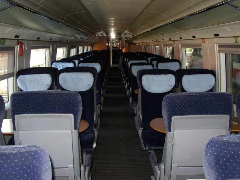 Ein Groraumwagen 2.Klasse in einem ICE-T. Dieser Zug wurde fr den ICE 9556 (Saarbrcken Hbf - Paris Est) eingesetzt.   06.08.07