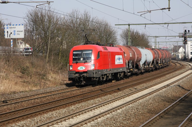 Ein G�terzug auf dem Weg ins Ruhrgebiet bei Bielefeld.