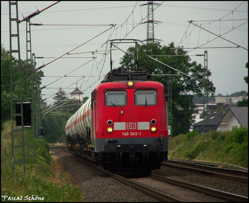 Ein Gterzug Richtung M`Gladbach fahrend, gezogen von der 140 043-1.
Aufgenommen an der KBS 485 um 16:50 ungefhr um Km. 28.9 rum.