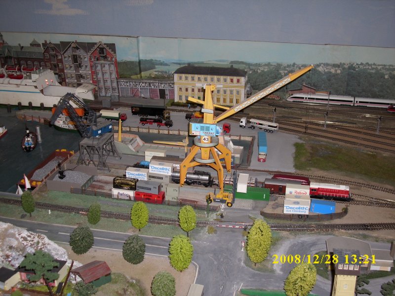 Ein H0-Hafenanschlu auf der Modellbahnanlage vom Modellbahnclub Sassnitz.