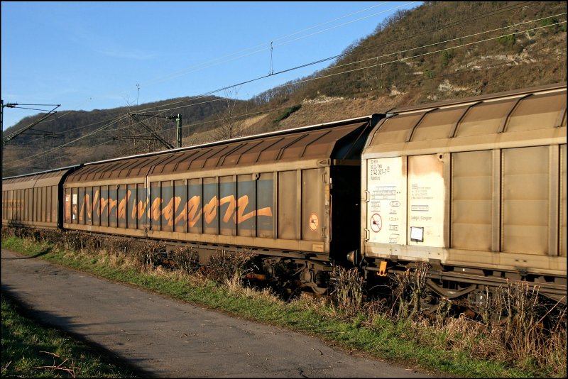 Ein Habins951 von NORDWAGGON AB im Abendlicht des 09.02.2008. Hier aufgenommen in einem Schiebewandwagenganzzug bei Leutesdorf. NORDWAGGON AB aus Helsingborg wurde im September 2006 von der NORDWAGGON AB aus Hamburg aufgekauft.