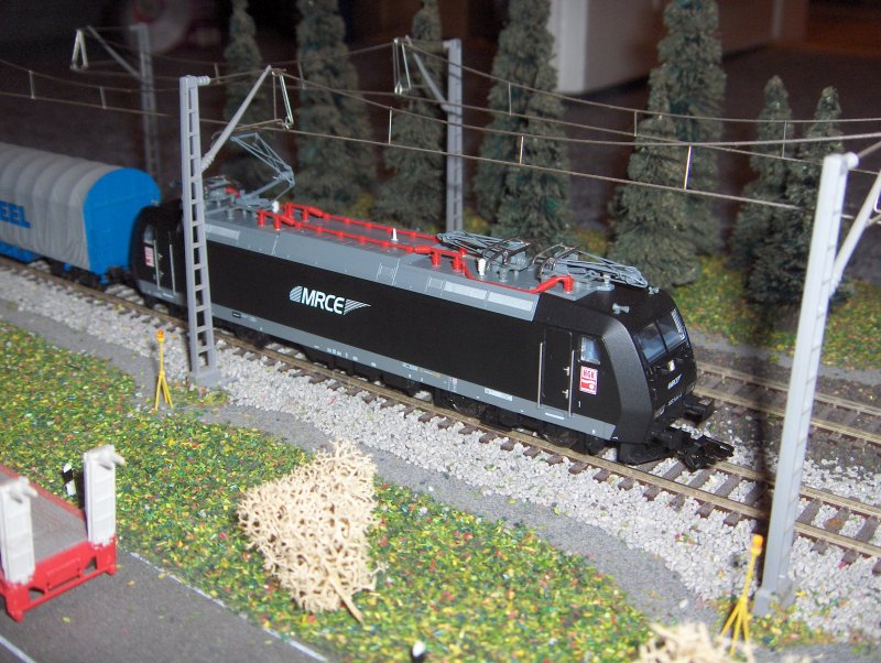 Ein Herbstneuheit von TRIX ist die 185 544-4 der MRCE vermietet an die HGK. Einfach eine schne LOK!