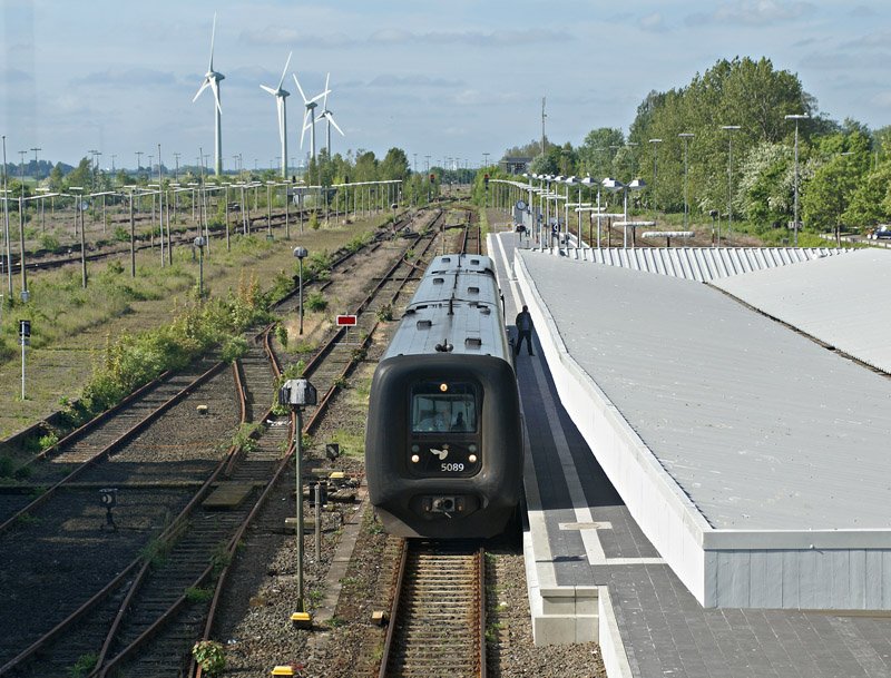Ein IC 3 steht am 25.05.2008 als EC nach Kopenhagen in Puttgarden zur Trajektierung nach Rdby Havn bereit.