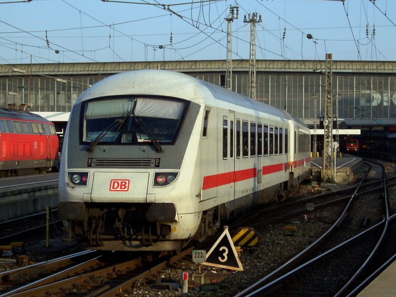 Ein IC am 08.11.2008 bei der Einfahrt aus dem M�nchner Hbf. 