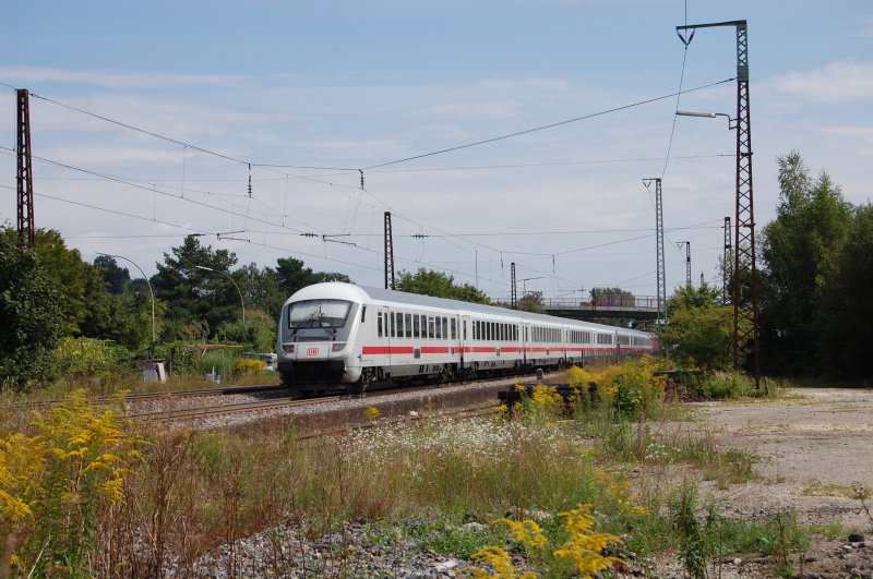 Ein IC kurz nach der Durchfahrt von Uhingen, aufgenommen am 25.8.2009.