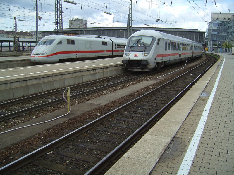 Ein IC Steuerwagen in Mnchen HBF auf Gleis 12 bei der ausfahrt und ein ICE 1 steht auf Gleis 13 am 09.09.2007