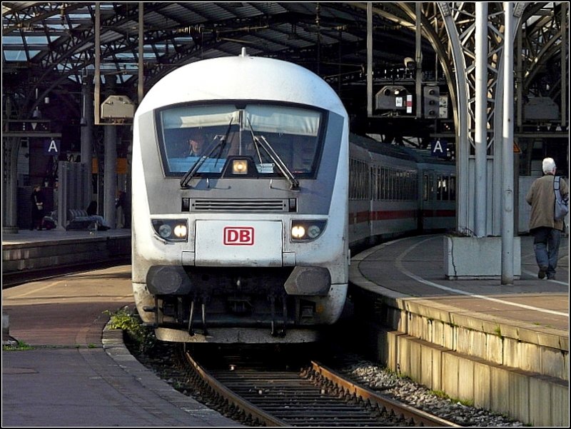 Ein IC Steuerwagen verl�sst den Hauptbahnhof von K�ln am 08.11.08. (Jeanny)