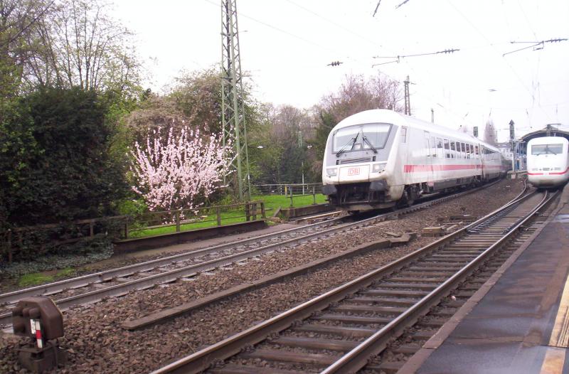 Ein IC Steuerwagen verliess am 30.03.2005 den Bonner Hbf Richtung Frankfurt(Main) Hbf.