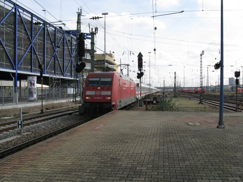 Ein IC2006 von Konstanz nach Dortmund Hbf.Am 15.03.08 bei der Einfahrt in Mannheim Hbf.