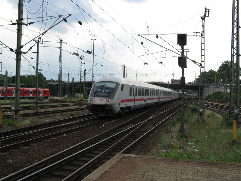 Ein IC2017 von Hannover Hbf nach Mnchen Hbf.Am 06.06.08 bei der einfahrt in Mannheim Hbf.
