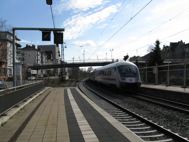 Ein IC2113 von Hamburg-Altona nach Stuttgart Hbf.Am 28.03.08 bei der durchfahrt in Worms.