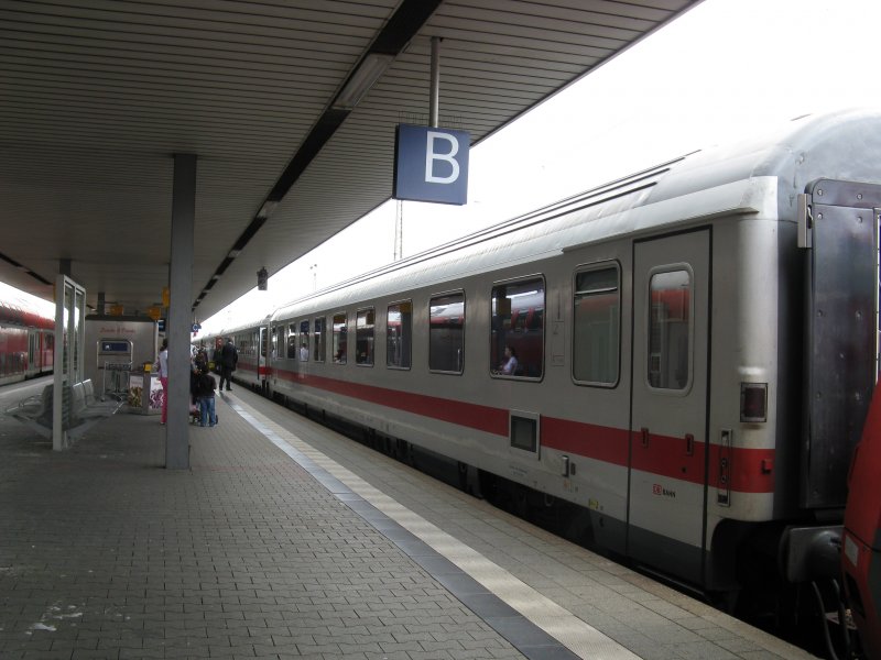 Ein IC2113 von Hamburg-Altona nach Stuttgart Hbf mit +15.Am 27.06.08 beim Halt in Mannheim Hbf.