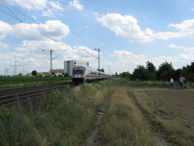 Ein IC2113 von Hamburg-Altona nach Stuttgart Hbf.Dieser Zug wurde wegen Bauarbeiten ber Gro-Gerau umgeleitet.Am 29.06.08 bei der durchfahrt in Lampertheim.