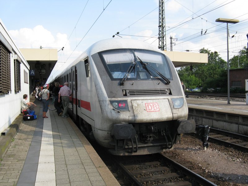 Ein IC2115 von Stralsund Hbf nach Stuttgart Hbf mit +5.Am 06.06.08 beim Halt in Mannheim Hbf.