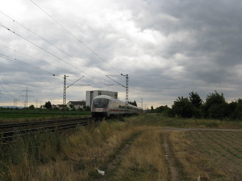 Ein IC2115 von Stralsund Hbf nach Stuttgart Hbf.Dieser Zug wurde wegen Bauarbeiten ber Gro-Gerau umgeleitet.Am 21.07.08 bei der durchfahrt in Lampertheim.