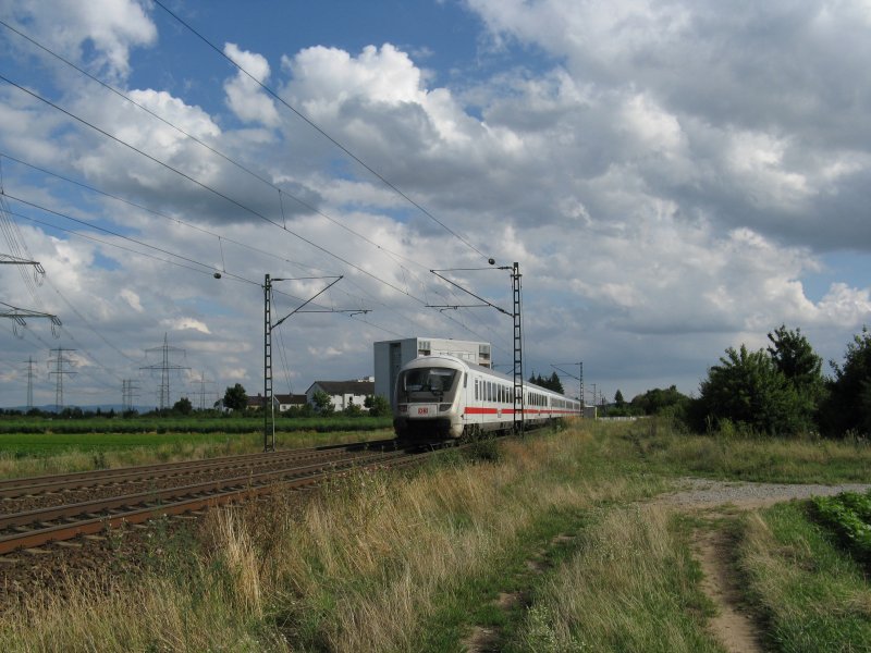 Ein IC2115 von Stralsund Hbf nach Stuttgart Hbf.Dieser Zug wurde wegen Bauarbeiten �ber Gro�-Gerau umgeleitet.Am 09.08.08 bei der durchfahrt in Lampertheim.