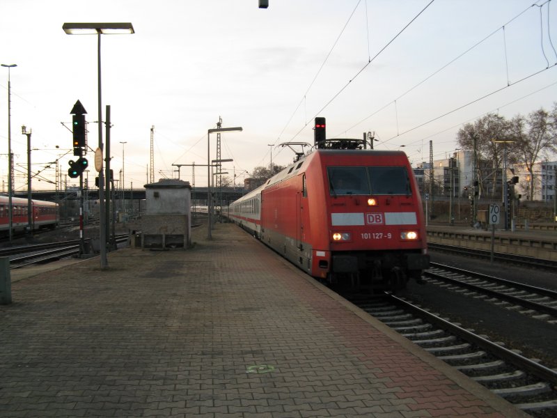 Ein IC2115 von Stralsund nach Stuttgart Hbf.Am 23.02.08 bei der Einfahrt in Mannheim Hbf.