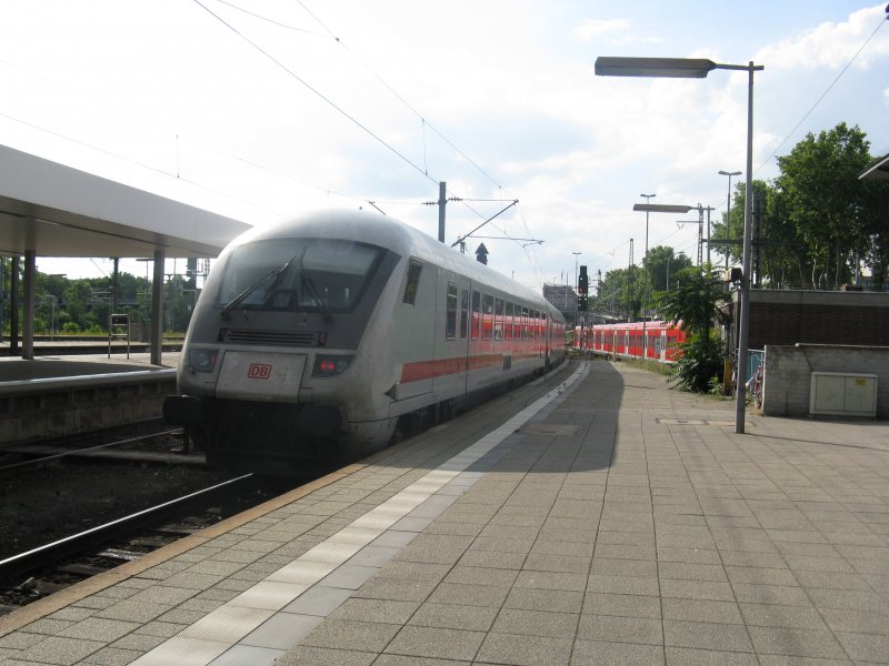 Ein IC2316 von Stuttgart Hbf nach Wiesbaden Hbf in umgekehrter Wagenreihung.Am 25.07.08 bei der ausfahrt in Mannheim Hbf.