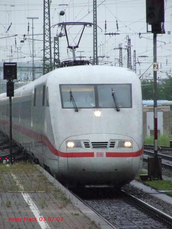 Ein ICE 1 (401) fhrt in den Bahnhof Basel Bad. ein (03.07.2007)
