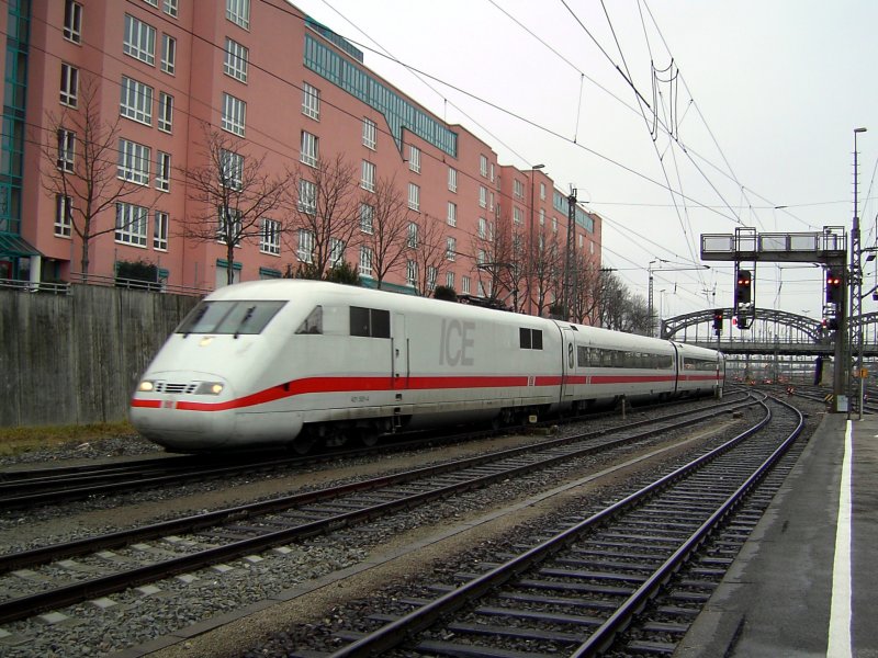 Ein ICE 1 am 01.12.2007 in Mnchen Hbf. 