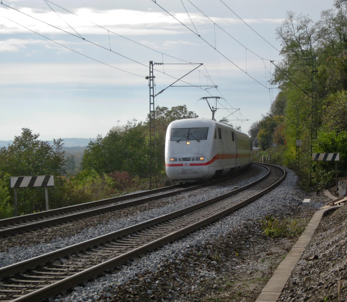 Ein ICE 1 am 24. Oktober 2009 bei Efringen-Kirchen. Gru� an den Tf!