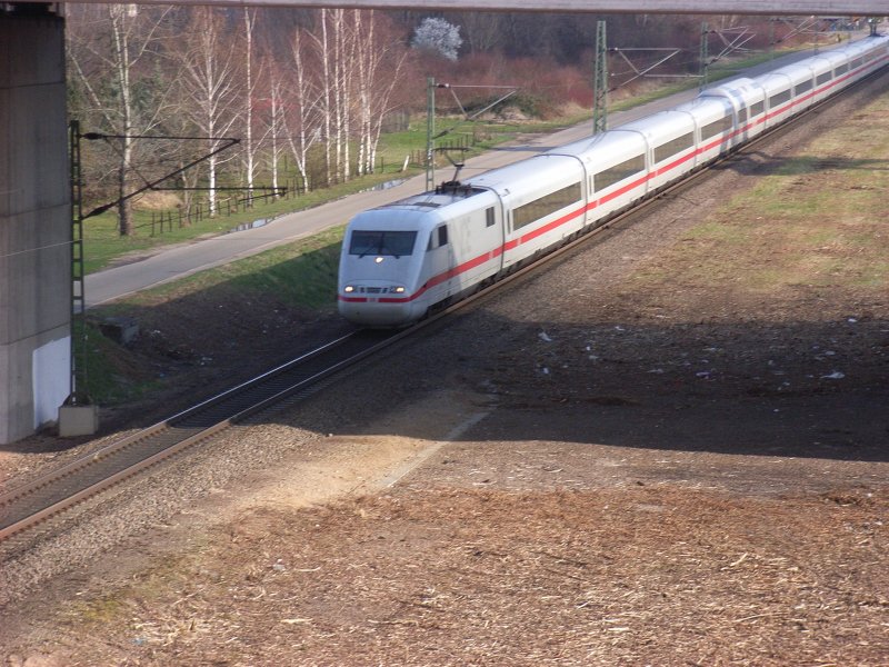 Ein ICE 1 auf dem Weg nach Mannheim HBF. Aufgenommen am 10.03.07 gegen 15.30 in der Nhe des Mannheimer RBF.