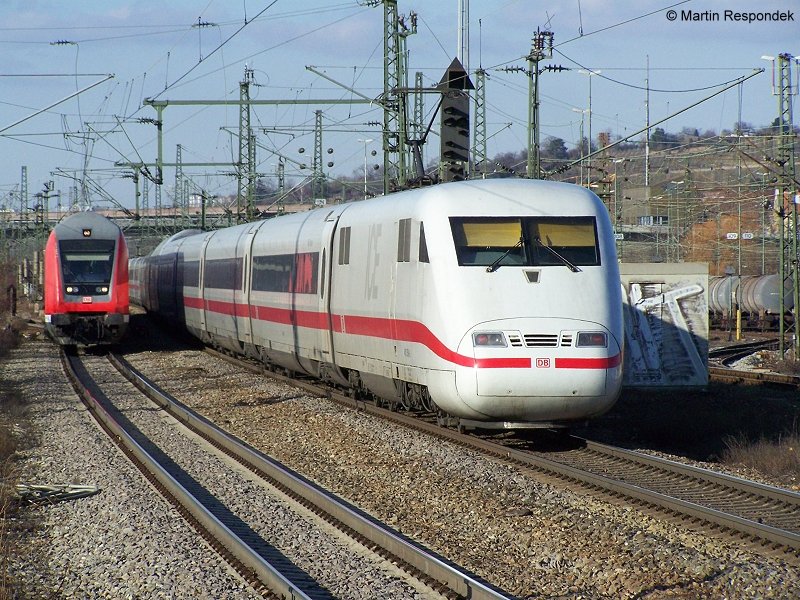 Ein ICE-1 auf dem Weg von Mnchen Hbf nach Berlin-Ostbahnhof begegnet in Stuttgart-Untertrkheim einem RegionalExpress. Aufgenommen am 07.Februar 2008.