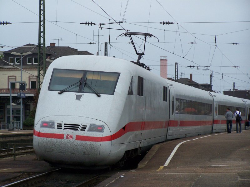 Ein ICE-1 im Bahnhof Offenburg, der Zug fuhr nach Berlin Ostbahnhof. Hier bei einem Zweischenhalt in Offenburg. Aufgenommen am 3.September 2007.