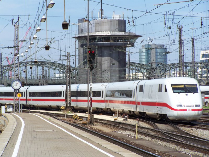 Ein ICE-1 bei der Einfahrt nach Mnchen Hbf. Der Zug kam aus Hamburg-Altona und endete in Mnchen Hbf. Aufgenommen im August 2007