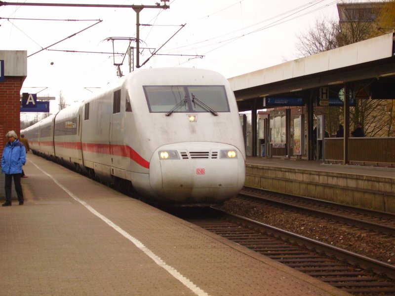 Ein ICE 1 fhrt durch Elmshorn. 04.04.08