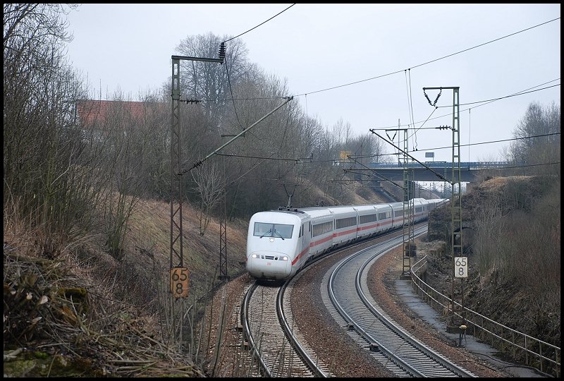 EIn ICE-1 mit ohne Ketchpstreifen fuhr am 08.03.08 nach Berlin-Ostbahnhof. Aufgenommen bei Amstetten.