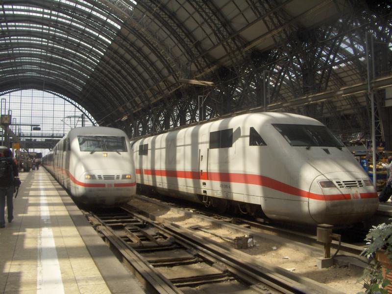 Ein ICE 1 Treff am 23.07.2005 in Frankfurt(M)Hbf.