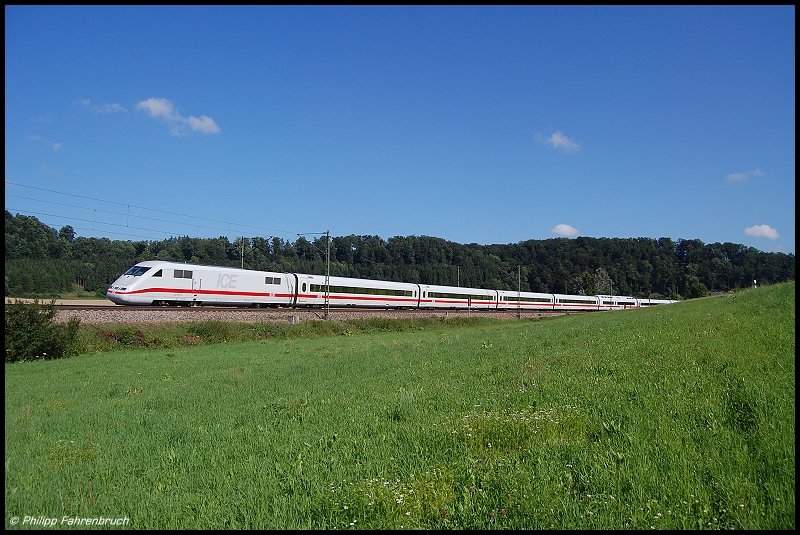 Ein ICE 1-Triebzug ist am Morgen des 24.07.08 unterwegs ber die Filsbahn (KBS 750) in Richtung Ulm, aufgenommen bei Urspring.