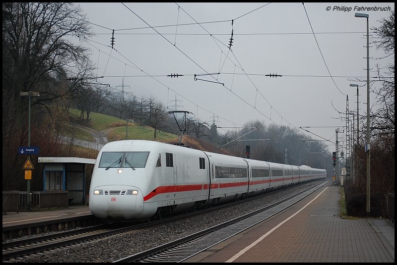 Ein ICE 1-Triebzug durchrauscht am 08.03.08 Gingen(Fils) ber die Filsbahn (KBS 750) mit Fahrtrichtung Stuttgart.