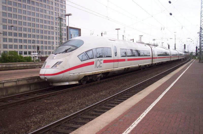 Ein ICE 3 (403) bei der EInfahrt von Dortmund Hbf.