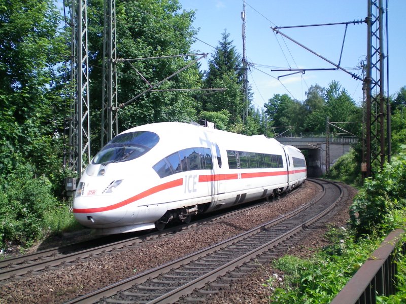 Ein ICE 3 auf der Fahrt nach Basel SBB in Offenburg,01.06.2008