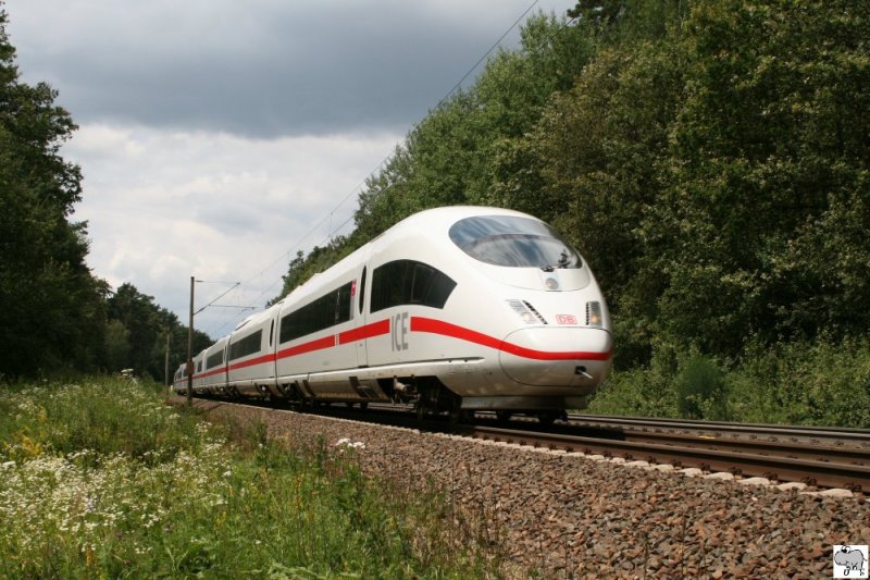 Ein ICE 3 auf den Weg nach Frth / Bayern am 11. Juli 2009.