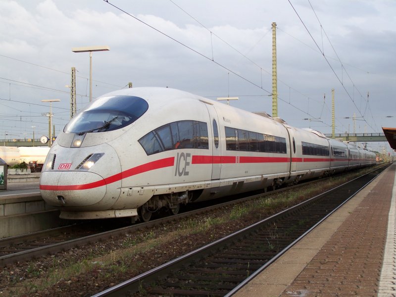 Ein ICE-3 (Baureihe 403) aus Mnchen Hbf im Bahnhof Ingolstadt Hbf. Aufgenommen am Abend des 27.05.07