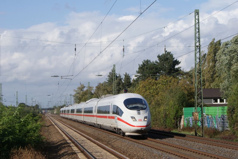 Ein ICE 3 bei der Durchfahrt von Angermund auf dem Weg zum Dsselorfer Flughafen am 01.10.2008