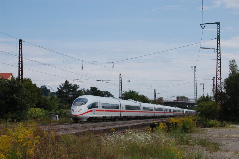 Ein ICE 3 kurz vor der Durchfahrt von Uhingen, aufgenommen am 25.8.2009